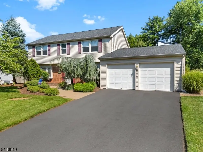 11 Marigold Ln, Franklin, NJ 08873 - #1