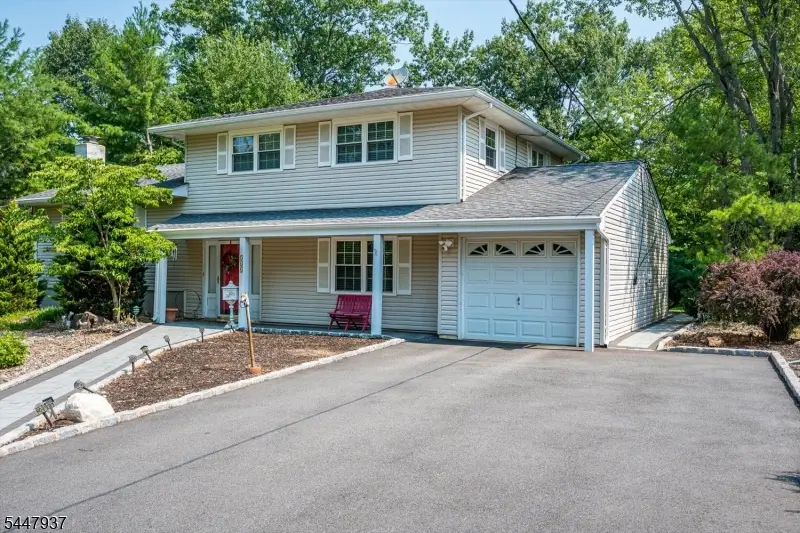 560 Wakefield Dr, Metuchen, NJ 08840 - #1