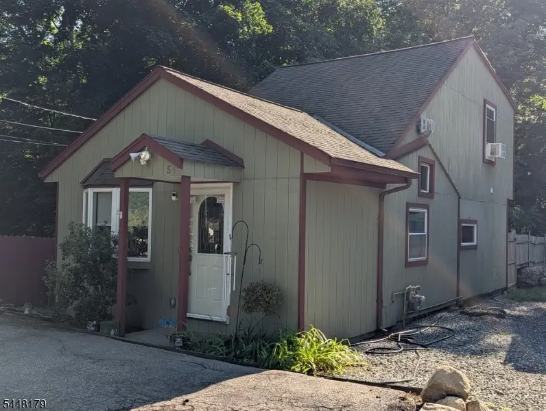 5 Setting Sun Trl, West Milford, NJ 07480 - #1