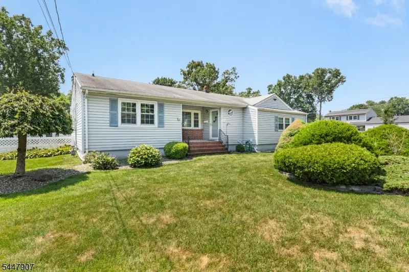 54 Canterbury Dr, Clark, NJ 07066 - #1