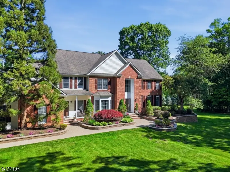 13 Hunters Trl, Chester, NJ 07930 - #2