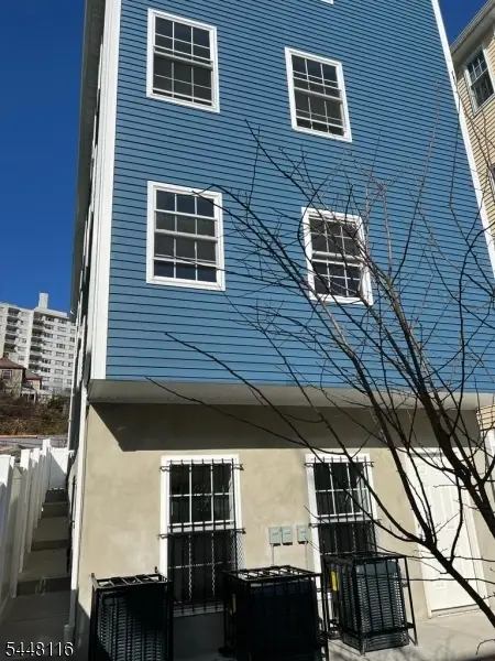 57 Woodside Pl, Newark City, NJ 07104