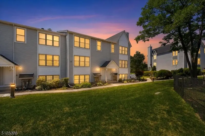 52 Burlington Ct #52, Hamburg, NJ 07419 - #2