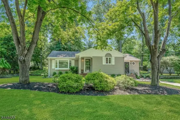 21 Hickory Dr, Oakland Boro, NJ 07436