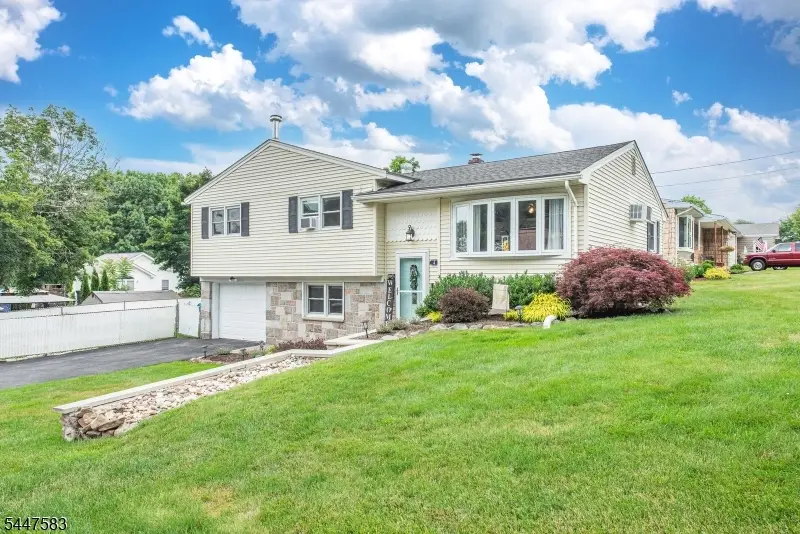 4 Amendola Dr, Netcong, NJ 07857 - #2