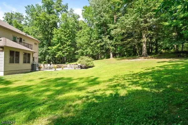 12 Mountain View Ct, Ewing Twp., NJ 08628