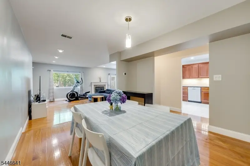 9 Queensbridge Dr, East Hanover, NJ 07936 - #1