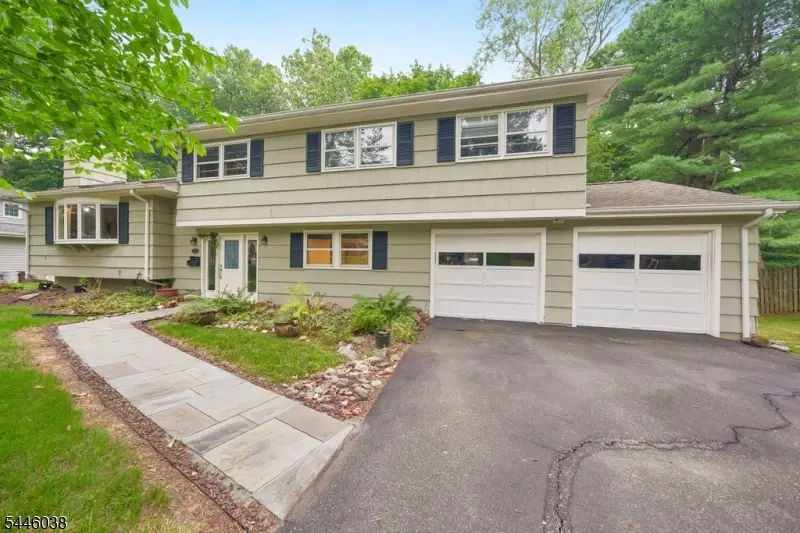 17 Billingsley Dr, Livingston, NJ 07039 - #1