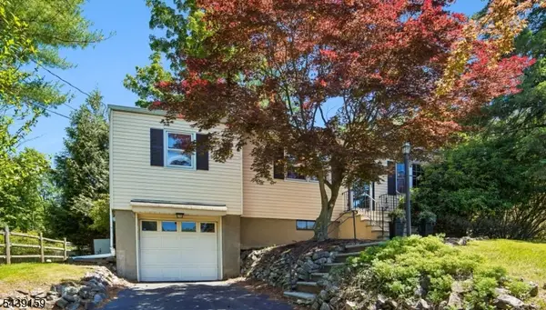 74 Minnehaha Blvd, Oakland Boro, NJ 07436