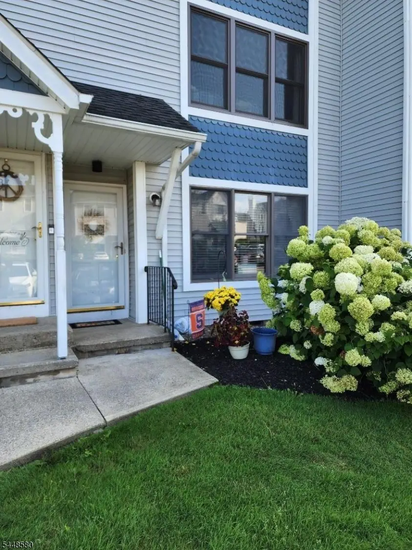 11 Burlington Ct, Hamburg, NJ 07419 - #1