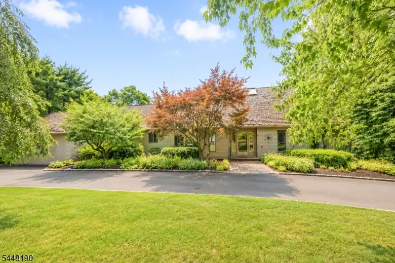 8 Woods Ln, Chatham, NJ 07928 - #1