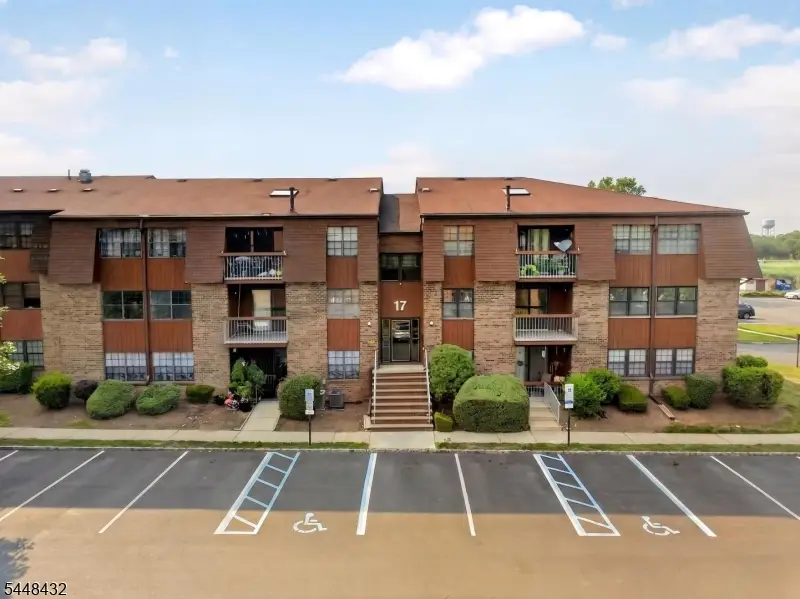 204C Sierra Ct, Woodbridge, NJ 07095 - #1