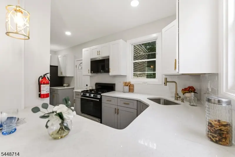 947 William St, Elizabeth, NJ 07201 - #3