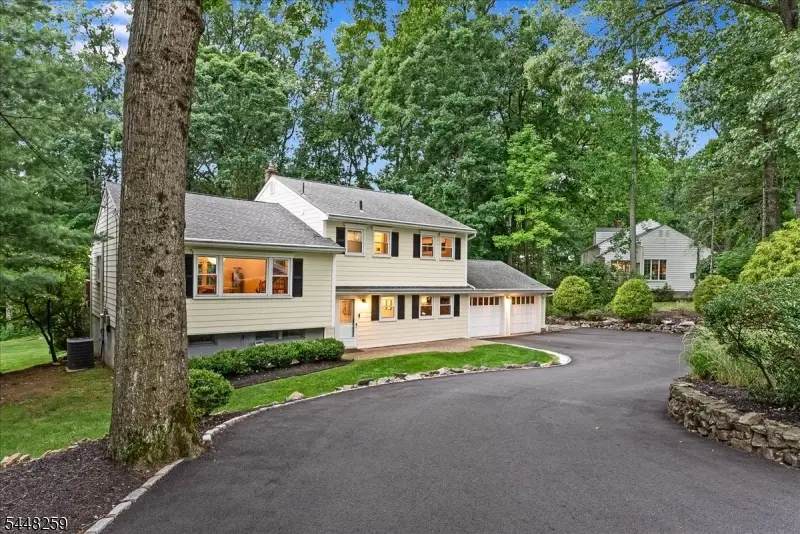 19 Sunrise Dr, Morris Plains, NJ 07950 - #1