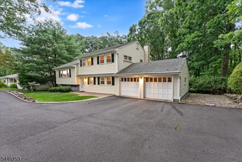 19 Sunrise Dr, Morris Plains, NJ 07950 - #2