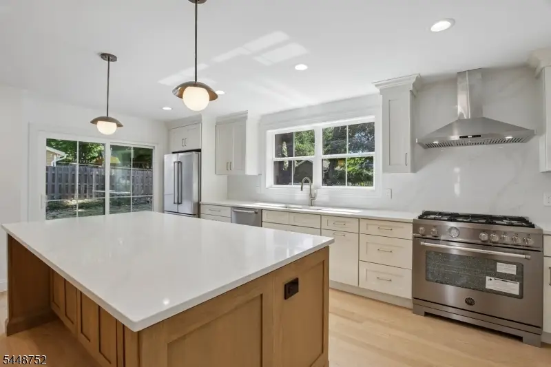 14 Maplewood Dr, Livingston, NJ 07039 - #3
