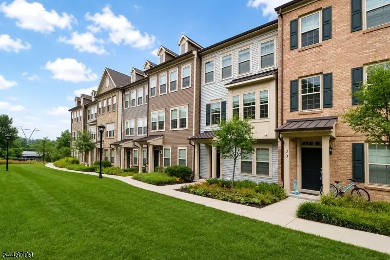 22 Gala Ct, Livingston, NJ 07039 - #1