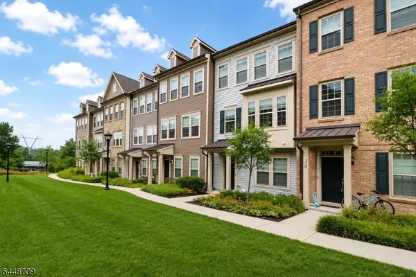 22 Gala Ct, Livingston Twp., NJ 07039