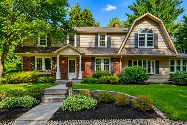 1 Warwick Rd, Mountain Lakes Boro, NJ 07046