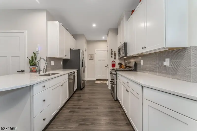 16 Sparrowhawk St, Washington, NJ 07882 - #3