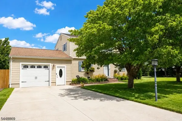 4 Blue Grass Dr, Ewing Twp., NJ 08638