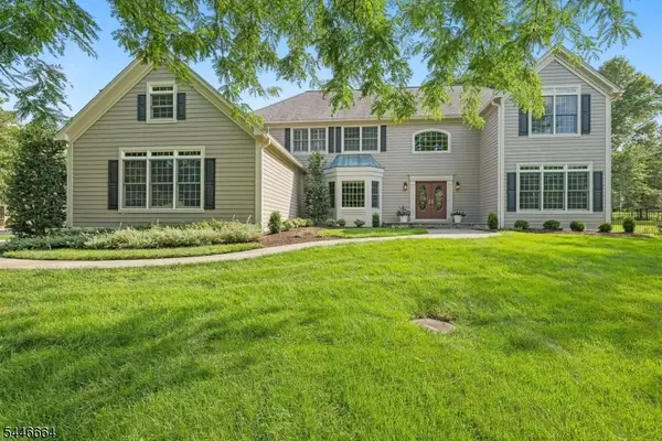 4 Hawkes Ct, Bridgewater Twp., NJ 08807