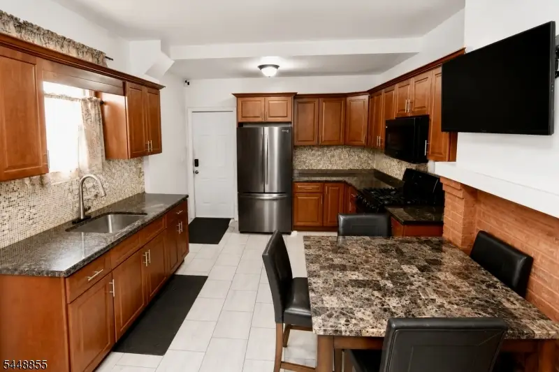 21 Beverly St, Newark, NJ 07108 - #3