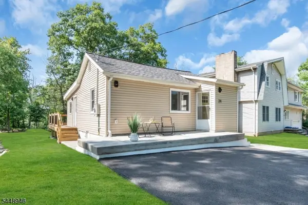 24 Northwestern Trl, Hopatcong Boro, NJ 07843
