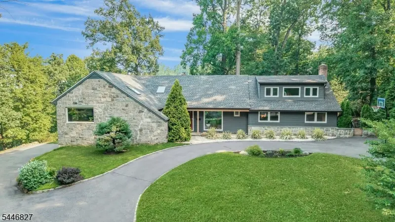 21 Gloucester Rd, Summit, NJ 07901 - #1
