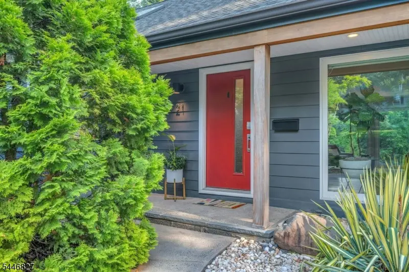 21 Gloucester Rd, Summit, NJ 07901 - #3