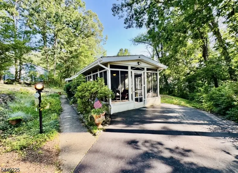 53 Old Wood Rd, Morris Plains, NJ 07950 - #3