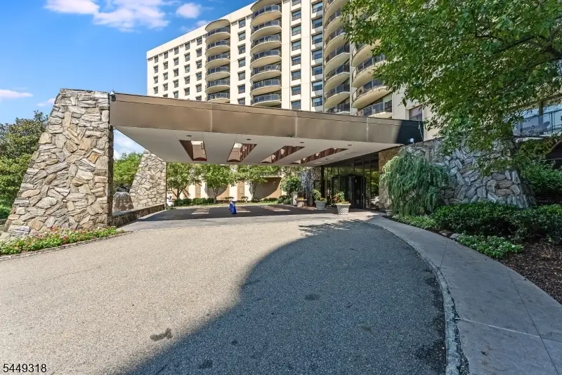 2 Claridge Dr #1NE, Verona, NJ 07044 - #3