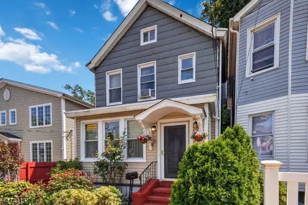 12 Maple St, Garfield City, NJ 07026