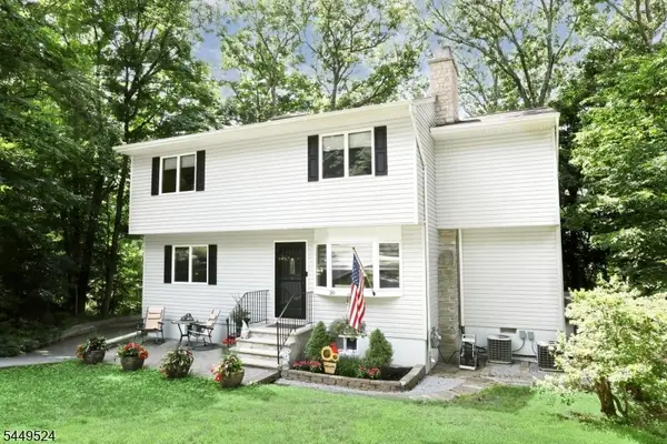 20 Linnea Pl, Ringwood Boro, NJ 07456