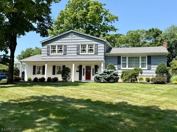 8 Byron Ct, Allendale Boro, NJ 07401