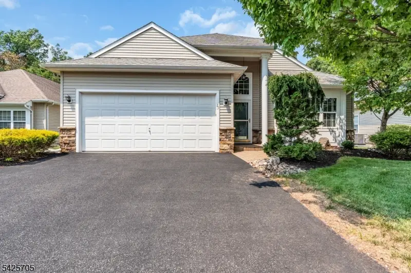25 Daulton Dr, Franklin, NJ 08873 - #3