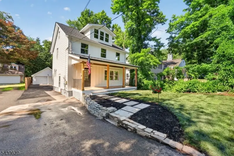 129 W Oak St, Basking Ridge, NJ 07920 - #3