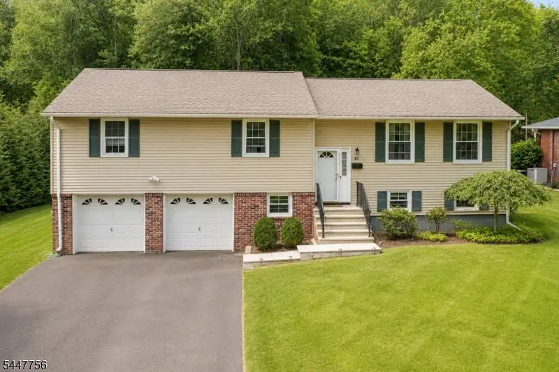 51 Hilltop Ave, Berkeley Heights, NJ 07922 - #1