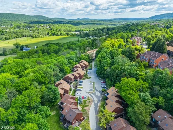 14 Stonehill Dr #6, Vernon Twp., NJ 07462