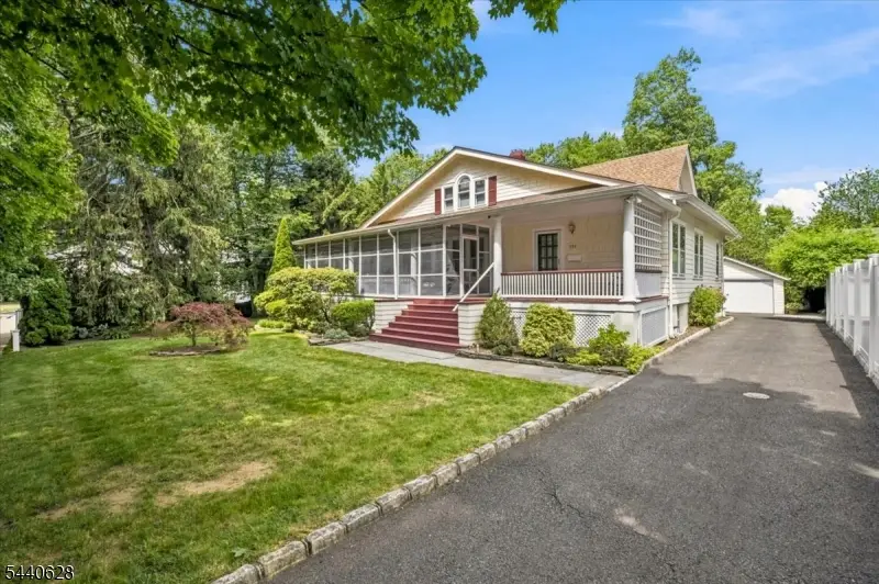559 Parkview Ave, Westfield, NJ 07090 - #2