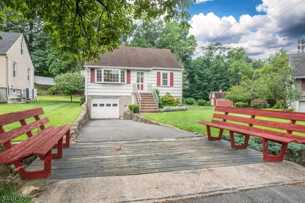 17 South Dr, Woodland Park, NJ 07424