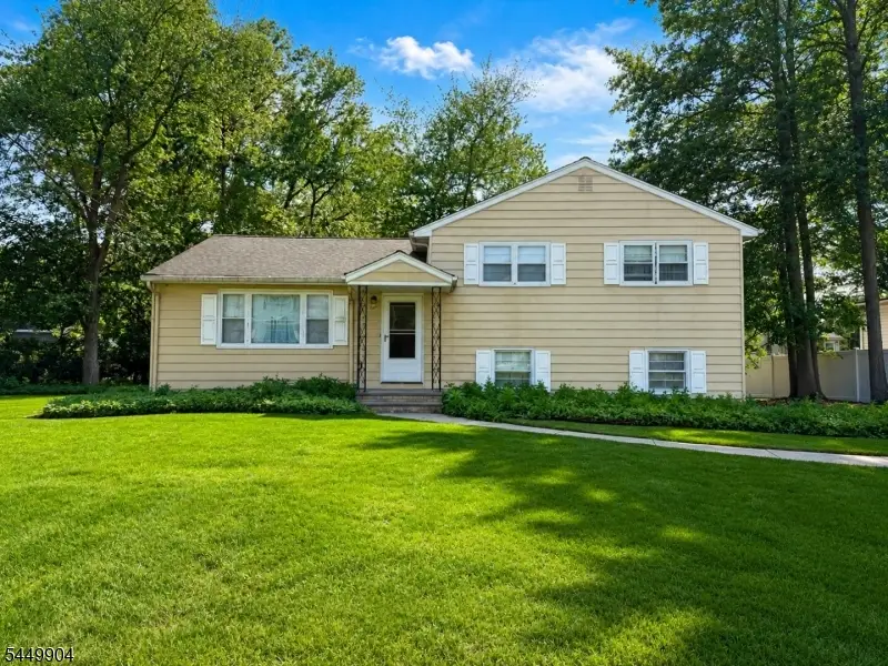 8 Fay Pl, Summit, NJ 07901 - #1