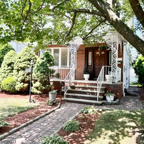 194 Glenwood Rd, Elizabeth City, NJ 07208