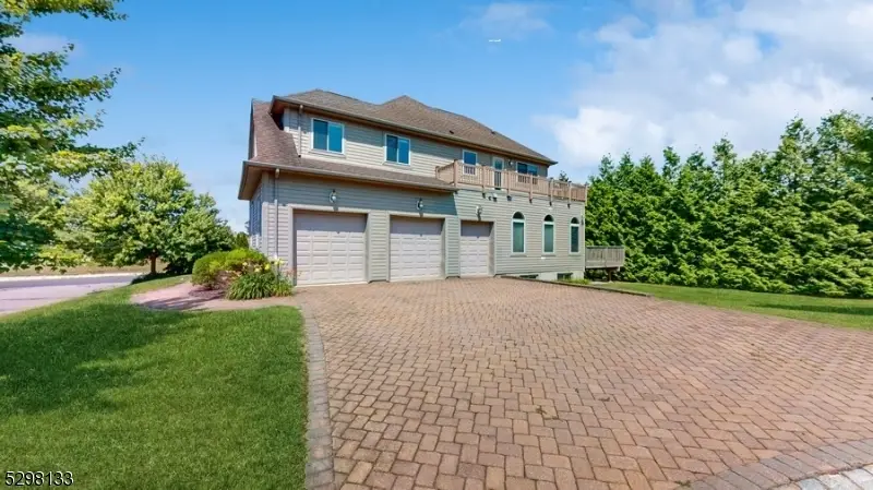 1 White Oak Ct, Hamburg, NJ 07419 - #1