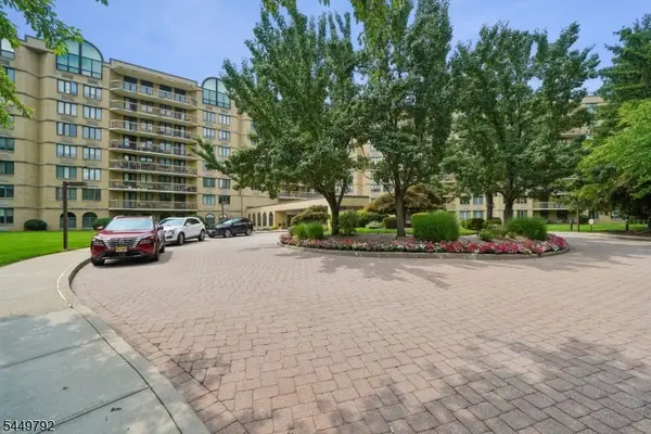 10 Smith Manor Blvd #820, West Orange Twp., NJ 07052