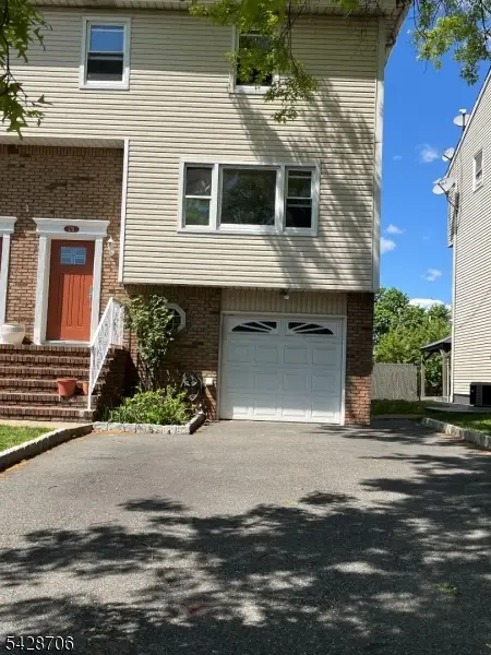 17B Garden Dr, Elmwood Park Boro, NJ 07407