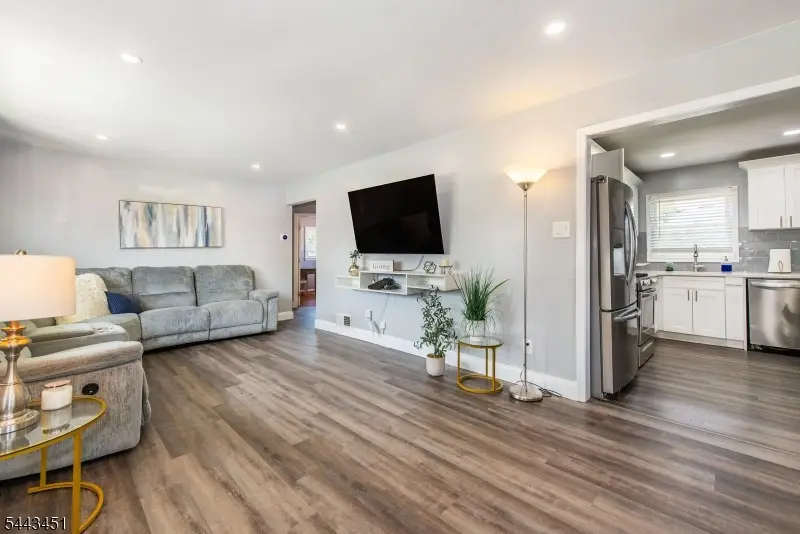 45 Karen Dr, Clifton, NJ 07013 - #3
