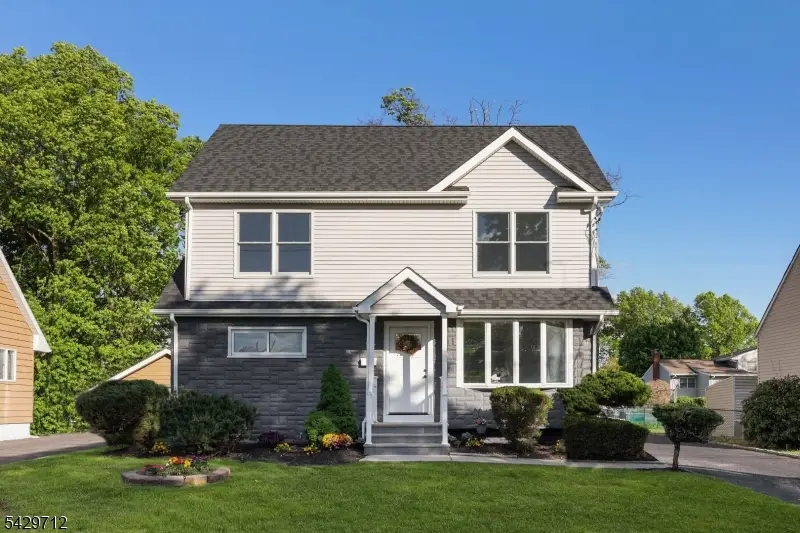81 Hutchinson St, Clark, NJ 07066 - #1
