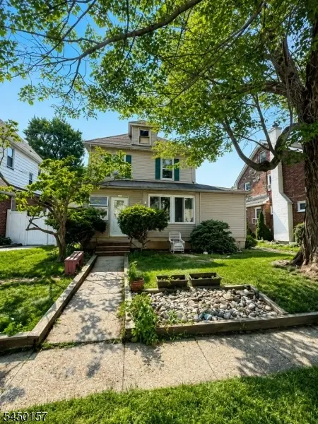 217 Glenwood Rd, Elizabeth City, NJ 07208