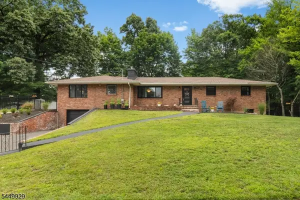 49 Dogwood Dr, Oakland Boro, NJ 07436